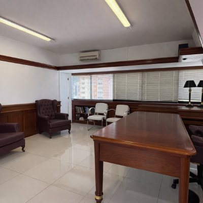 Salas/Conjuntos com 191m², 5 garagens, no bairro Centro em Florianópolis