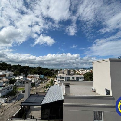 Apartamento com 77m², 3 quartos (sendo 2 suítes), 1 garagem, no bairro Canasvieiras em Florianópolis