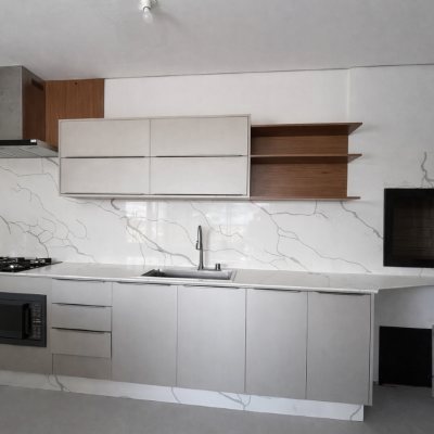 Apartamento com 77m², 3 quartos (sendo 2 suítes), 1 garagem, no bairro Canasvieiras em Florianópolis