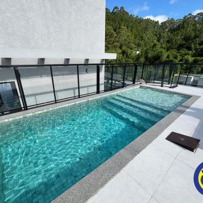 Apartamento com 77m², 3 quartos (sendo 2 suítes), 1 garagem, no bairro Canasvieiras em Florianópolis