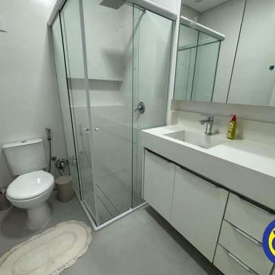 Apartamento com 77m², 3 quartos (sendo 2 suítes), 1 garagem, no bairro Canasvieiras em Florianópolis