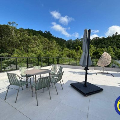 Apartamento com 77m², 3 quartos (sendo 2 suítes), 1 garagem, no bairro Canasvieiras em Florianópolis