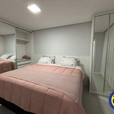 Apartamento com 77m², 3 quartos (sendo 2 suítes), 1 garagem, no bairro Canasvieiras em Florianópolis