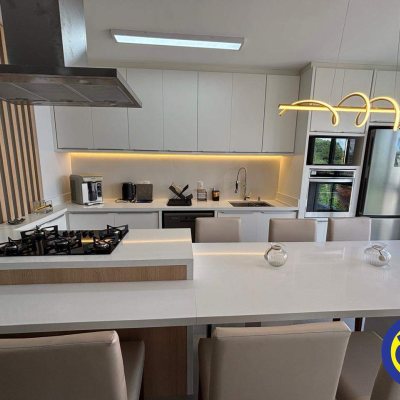 Apartamento com 77m², 3 quartos (sendo 2 suítes), 1 garagem, no bairro Canasvieiras em Florianópolis