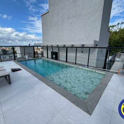 Apartamento com 77m², 3 quartos (sendo 2 suítes), 1 garagem, no bairro Canasvieiras em Florianópolis
