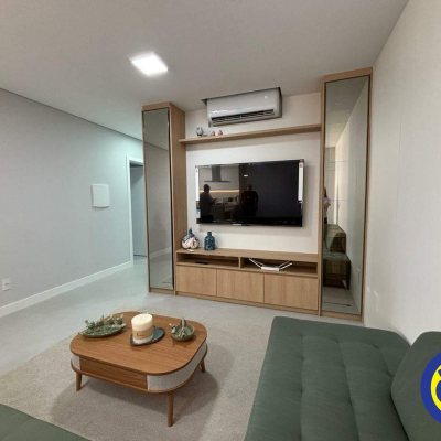 Apartamento com 77m², 3 quartos (sendo 2 suítes), 1 garagem, no bairro Canasvieiras em Florianópolis
