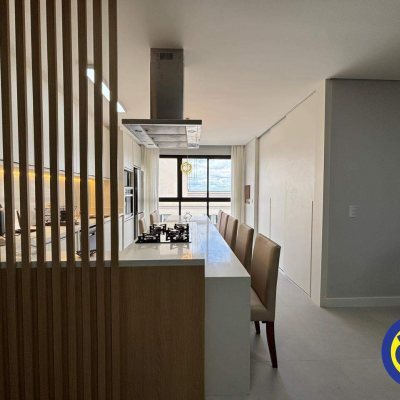 Apartamento com 77m², 3 quartos (sendo 2 suítes), 1 garagem, no bairro Canasvieiras em Florianópolis