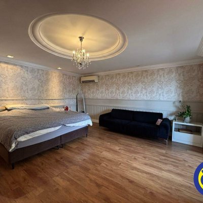 Casa com 300m², 3 quartos (sendo 2 suítes), 4 garagens, no bairro Centro em Florianópolis