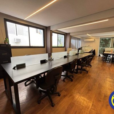 Casa com 300m², 3 quartos (sendo 2 suítes), 4 garagens, no bairro Centro em Florianópolis