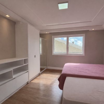 Casa com 300m², 3 quartos (sendo 2 suítes), 4 garagens, no bairro Centro em Florianópolis