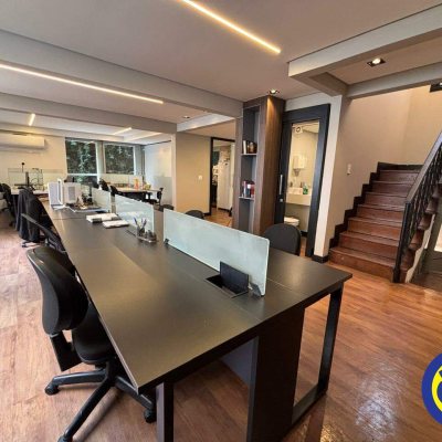 Casa com 300m², 3 quartos (sendo 2 suítes), 4 garagens, no bairro Centro em Florianópolis