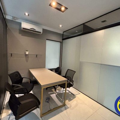 Casa com 300m², 3 quartos (sendo 2 suítes), 4 garagens, no bairro Centro em Florianópolis