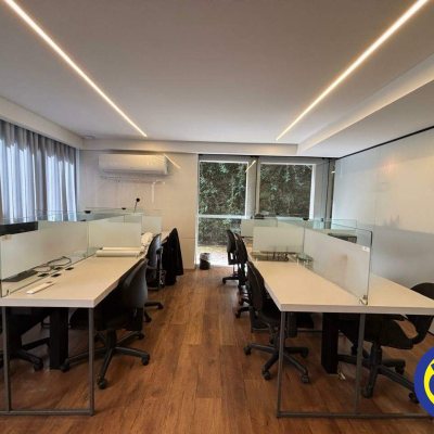 Casa com 300m², 3 quartos (sendo 2 suítes), 4 garagens, no bairro Centro em Florianópolis