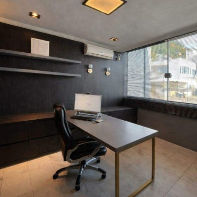 Casa com 300m², 3 quartos (sendo 2 suítes), 4 garagens, no bairro Centro em Florianópolis