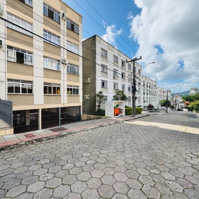 Apartamentos com 81m², 2 quartos, no bairro Trindade em Florianópolis