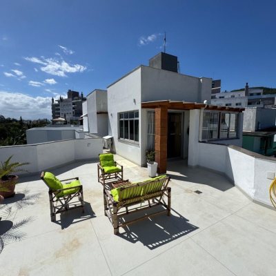 Cobertura com 130m², 3 quartos (sendo 1 suíte), 1 garagem, no bairro Itacorubi em Florianópolis