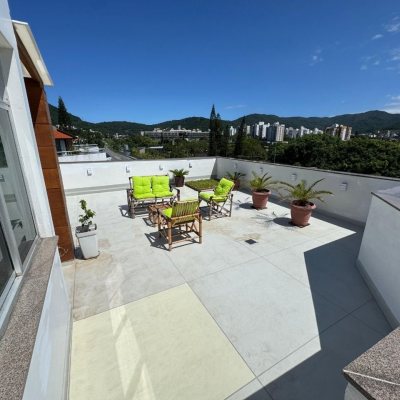 Cobertura com 130m², 3 quartos (sendo 1 suíte), 1 garagem, no bairro Itacorubi em Florianópolis