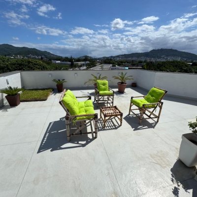 Cobertura com 130m², 3 quartos (sendo 1 suíte), 1 garagem, no bairro Itacorubi em Florianópolis