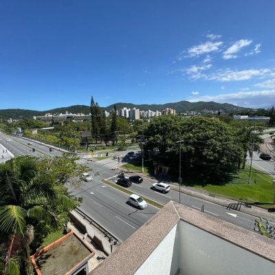 Cobertura com 130m², 3 quartos (sendo 1 suíte), 1 garagem, no bairro Itacorubi em Florianópolis