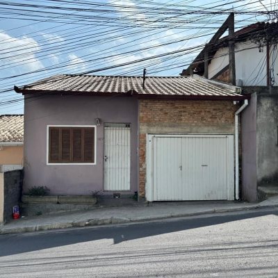 Casa Residencial com 107m², 3 quartos, 1 suíte, 1 garagem, no bairro Centro em Florianópolis