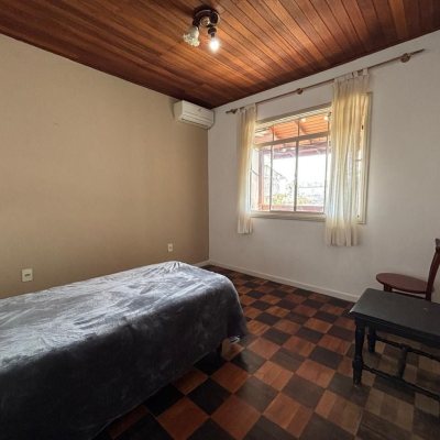 Casa Residencial com 107m², 3 quartos, 1 suíte, 1 garagem, no bairro Centro em Florianópolis