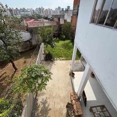 Casa Residencial com 107m², 3 quartos, 1 suíte, 1 garagem, no bairro Centro em Florianópolis