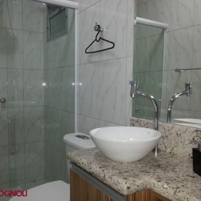 Predio com 1250m², 10 garagens, no bairro Kobrasol em São José