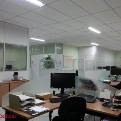 Predio com 1250m², 10 garagens, no bairro Kobrasol em São José