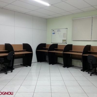 Predio com 1250m², 10 garagens, no bairro Kobrasol em São José