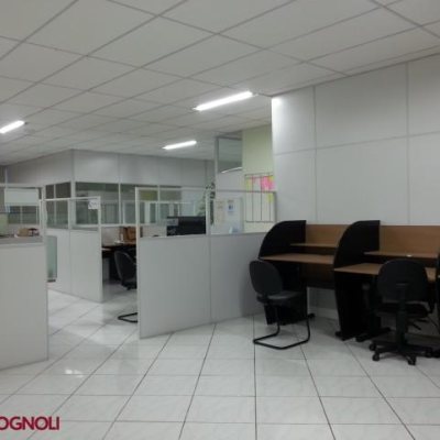 Predio com 1250m², 10 garagens, no bairro Kobrasol em São José