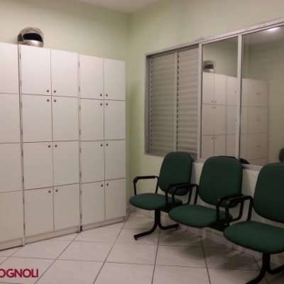 Predio com 1250m², 10 garagens, no bairro Kobrasol em São José