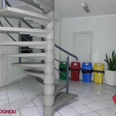 Predio com 1250m², 10 garagens, no bairro Kobrasol em São José