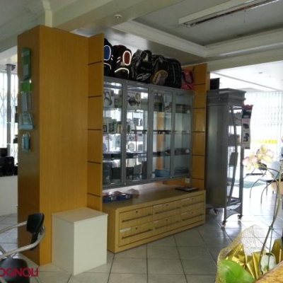 Predio com 1250m², 10 garagens, no bairro Kobrasol em São José