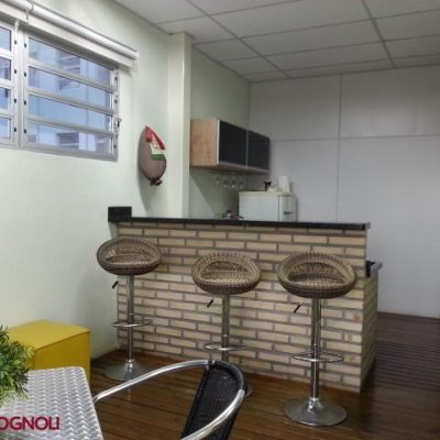 Predio com 1250m², 10 garagens, no bairro Kobrasol em São José