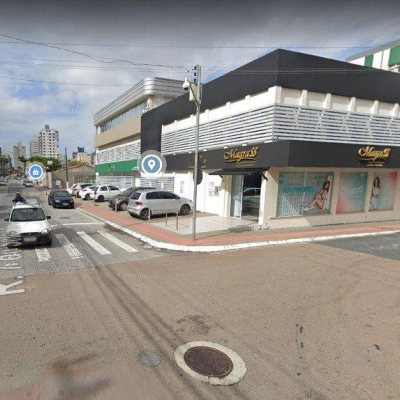 Predio com 1250m², 10 garagens, no bairro Kobrasol em São José