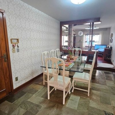 Apartamentos com 246m², 4 quartos, 2 suítes, 2 garagens, no bairro Centro em Florianópolis