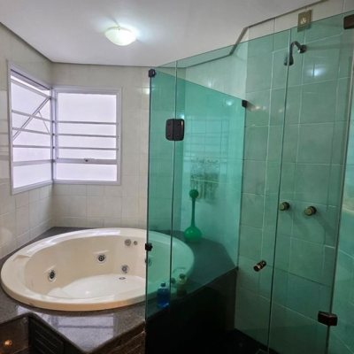Apartamentos com 246m², 4 quartos, 2 suítes, 2 garagens, no bairro Centro em Florianópolis
