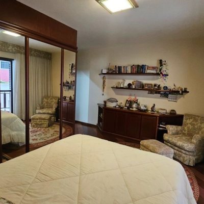 Apartamentos com 246m², 4 quartos, 2 suítes, 2 garagens, no bairro Centro em Florianópolis