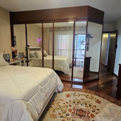Apartamentos com 246m², 4 quartos, 2 suítes, 2 garagens, no bairro Centro em Florianópolis