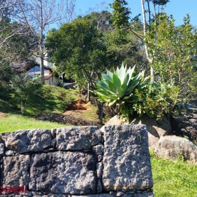 Casa Residencial com 250m², 3 quartos, 1 suíte, 2 garagens, no bairro Sambaqui em Florianópolis