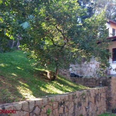 Casa Residencial com 250m², 3 quartos, 1 suíte, 2 garagens, no bairro Sambaqui em Florianópolis