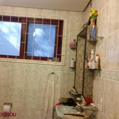 Casa Residencial com 250m², 3 quartos, 1 suíte, 2 garagens, no bairro Sambaqui em Florianópolis