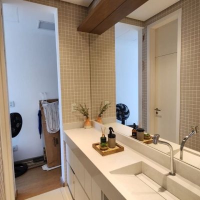 Sala com 100m², 4 garagens, no bairro Saco Grande em Florianópolis