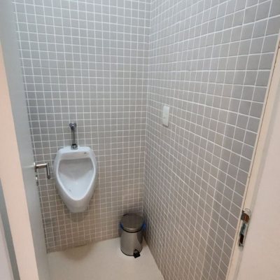 Sala com 100m², 4 garagens, no bairro Saco Grande em Florianópolis