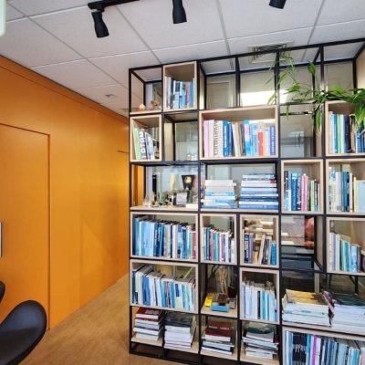 Sala com 100m², 4 garagens, no bairro Saco Grande em Florianópolis