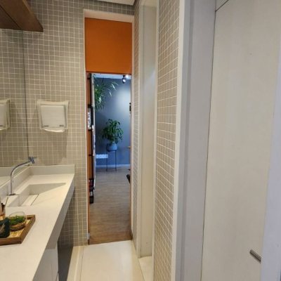Sala com 100m², 4 garagens, no bairro Saco Grande em Florianópolis