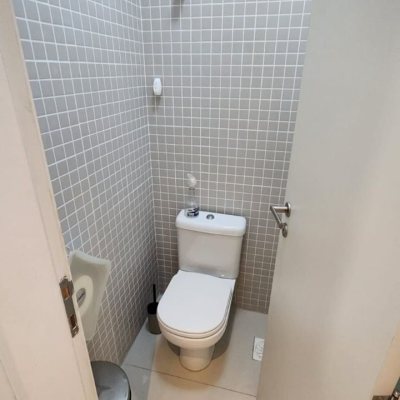 Sala com 100m², 4 garagens, no bairro Saco Grande em Florianópolis