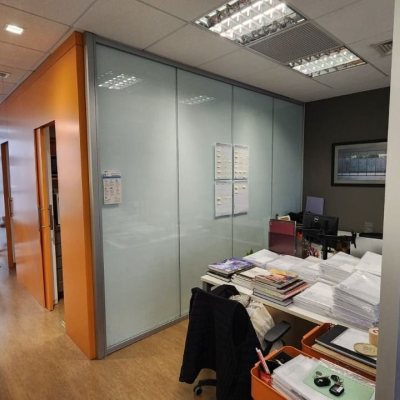 Sala com 100m², 4 garagens, no bairro Saco Grande em Florianópolis