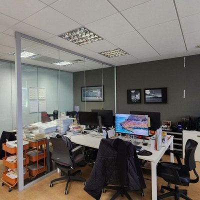 Sala com 100m², 4 garagens, no bairro Saco Grande em Florianópolis