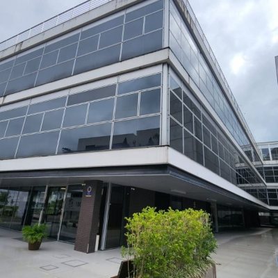 Sala com 100m², 4 garagens, no bairro Saco Grande em Florianópolis